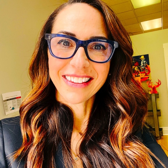 Meet your Posher, Stephanie - Picture 1 of 3